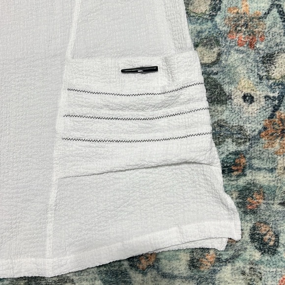 ALI MILES. WHITE with black trim tunic top. Crinkle fabric SPRING. Size small. - Picture 3 of 8